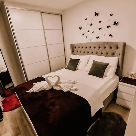 Emadora Apartman *