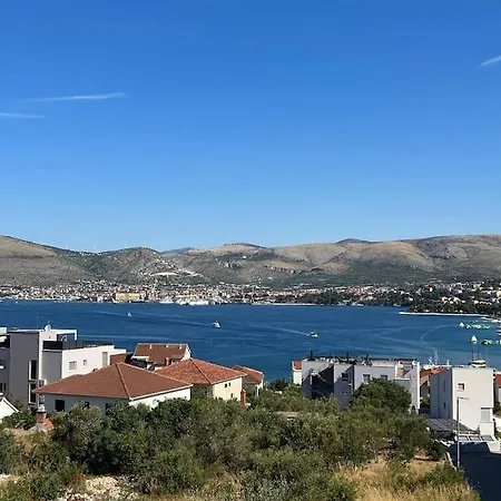 Emadora Apartman *